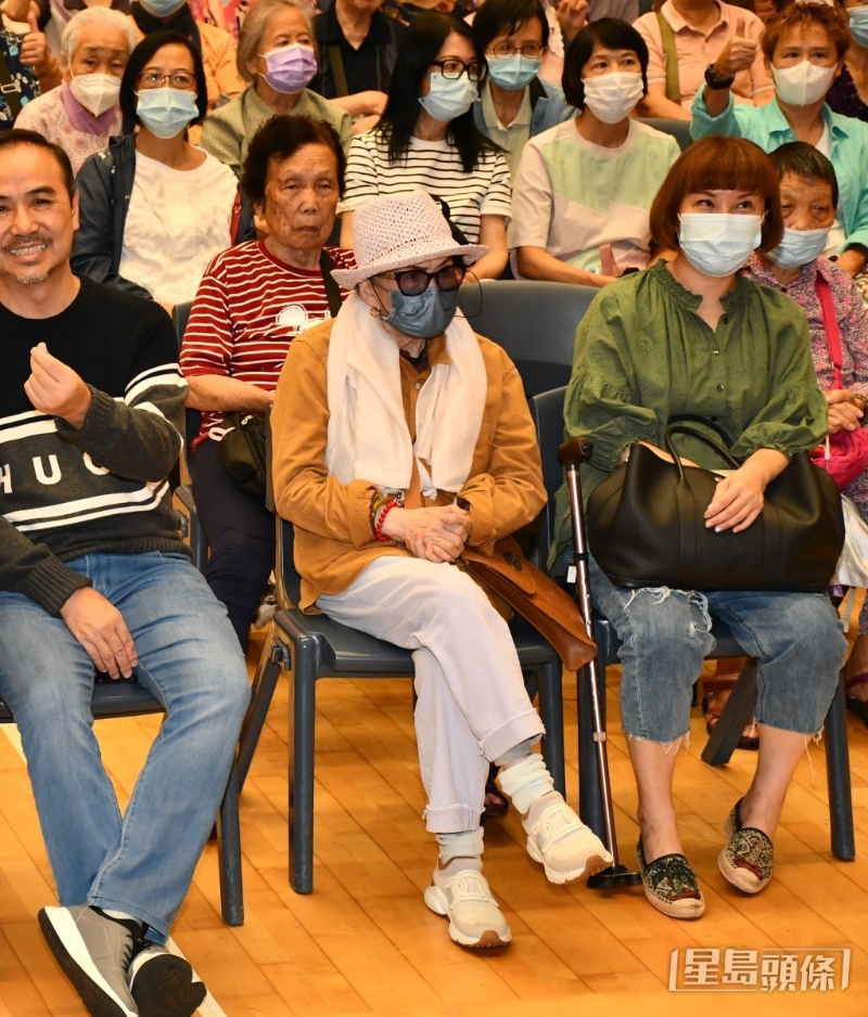 李妈妈也到场支持活动。 李妈妈也到场支持活动。