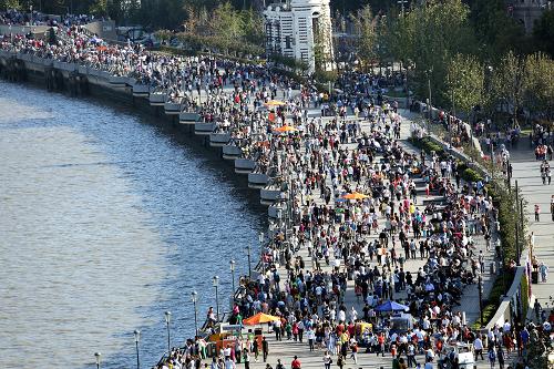 数据显示,今年十一长假的外游人数将会激增。 新华社 数据显示,今年十一长假的外游人数将会激增。 新华社