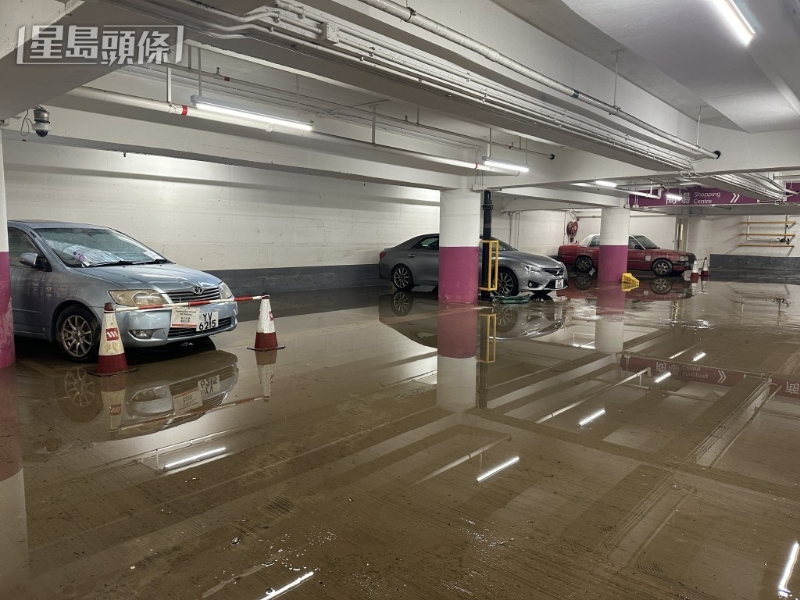环翠邨停车场水浸其后退却。