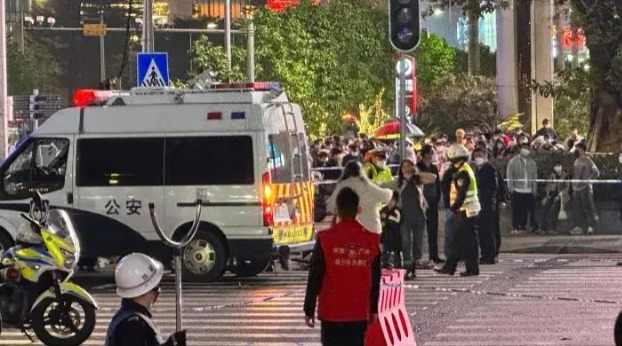 广东宝马冲撞人群资料图 广东宝马冲撞人群资料图