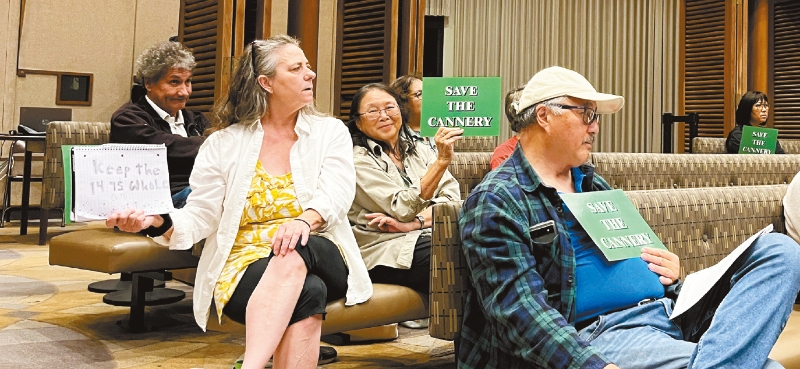 要求全面保留罐头厂的市民。 要求全面保留罐头厂的市民。