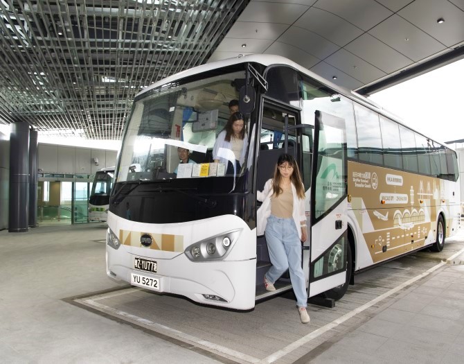 不论来往澳门，或是由澳门到国际机场乘搭航巴，跨境巴士服务为旅客带来一个方便新选择。
