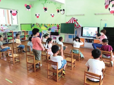 小蝌蚪音乐园上课情形。 学校官网