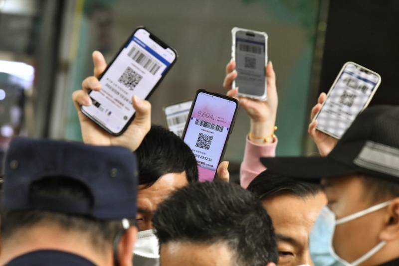 内地要求人境人士须先作健康申报取得黑码方可通行。 内地要求人境人士须先作健康申报取得黑码方可通行。