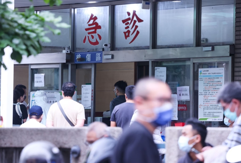 台3大病毒感染人数激增!医:诊所、急诊、病房全满出来 台3大病毒感染人数激增!医:诊所、急诊、病房全满出来