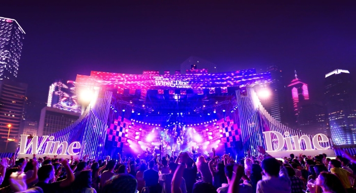 旅发局今日宣布,将在未来数月举办一浪接一浪在晚间举行的盛事,并串连中西节庆活动加强推广。 旅发局今日宣布,将在未来数月举办一浪接一浪在晚间举行的盛事,并串连中西节庆活动加强推广。