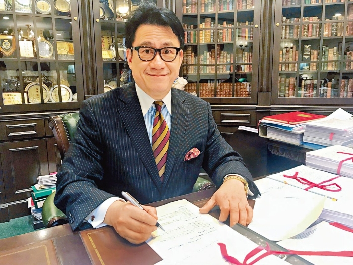 大律师陆伟雄。 大律师陆伟雄。