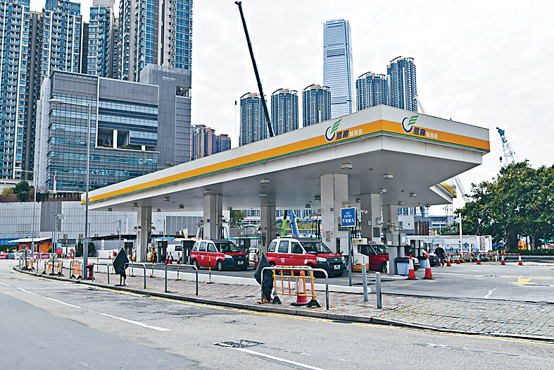 政府希望今年内为两幅油站用地进行招标，转为电动车快速充电站。