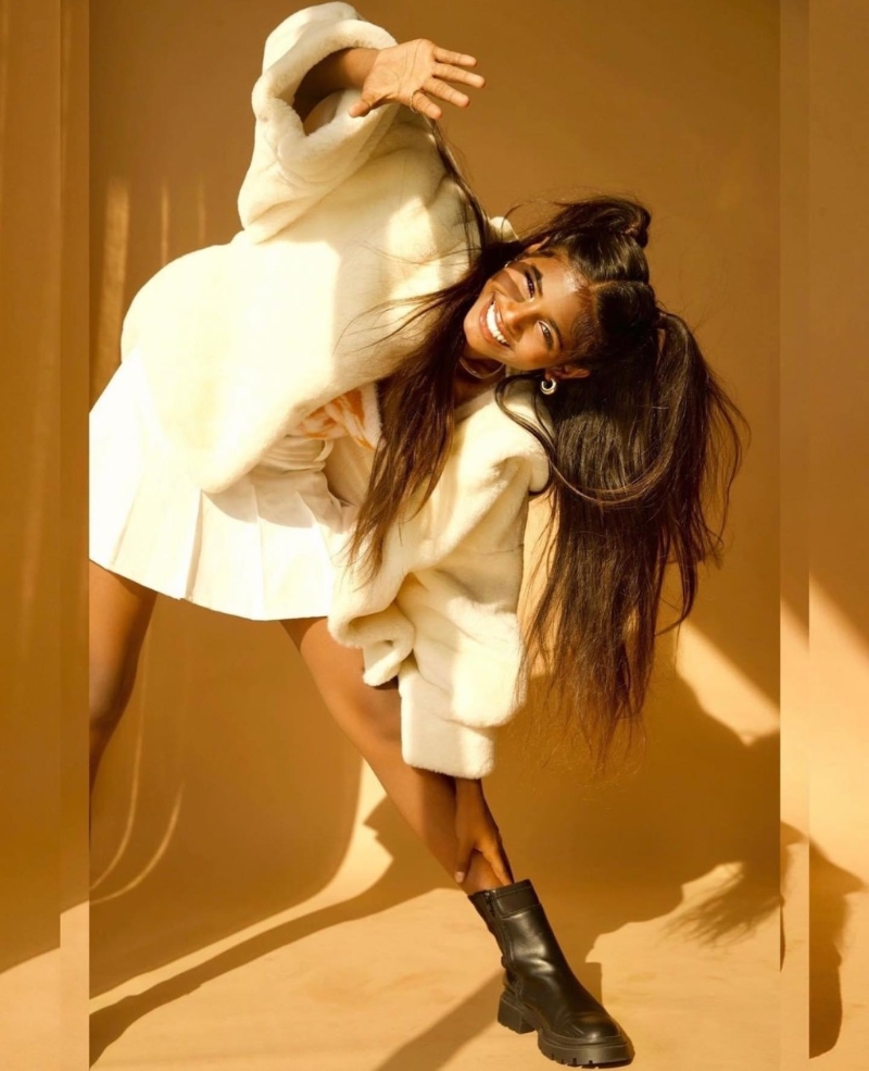 马莱莎当模特儿时展示招牌笑容。 Instagram@maleeshakharwa