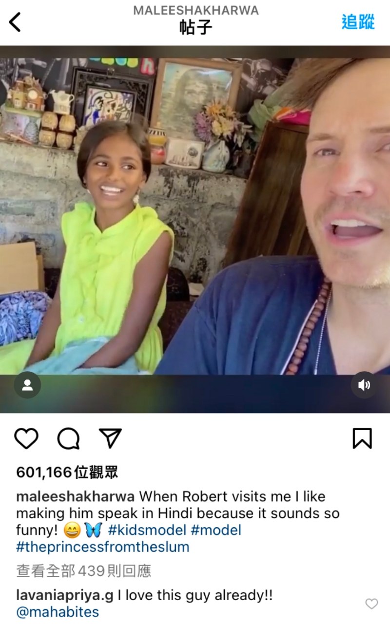 马莱莎教霍夫曼讲印度语，马莱莎笑得很开心。 Instagram@maleeshakharwa