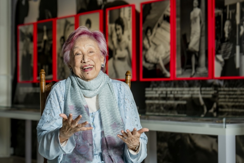 时至今日,潘姐姐的「什么是情,什么是爱,为什么爱会变成害...... 」,绕梁不息,已成香港的经典。 时至今日,潘姐姐的「什么是情,什么是爱,为什么爱会变成害...... 」,绕梁不息,已成香港的经典。