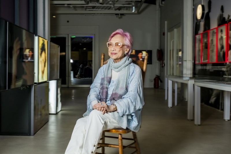 潘姐姐以歌手身份,唱出香港情怀,是首位成功演译西曲中词的艺人 潘姐姐以歌手身份,唱出香港情怀,是首位成功演译西曲中词的艺人