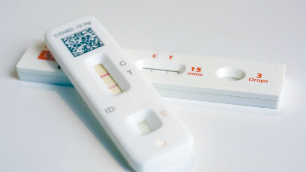 新冠病毒测试试剂，民众可以在家里自行测试，旨在预防病毒的持续传播。