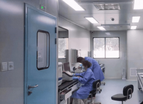 健康的人粪便中的功能菌群,将移植到患者肠道内。 健康的人粪便中的功能菌群,将移植到患者肠道内。