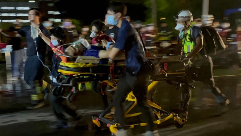 5名送院的消防员伤势严重 5名送院的消防员伤势严重