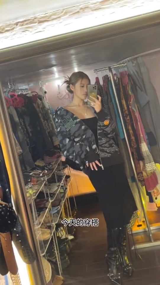 外套是未入场的穿着。 外套是未入场的穿着。