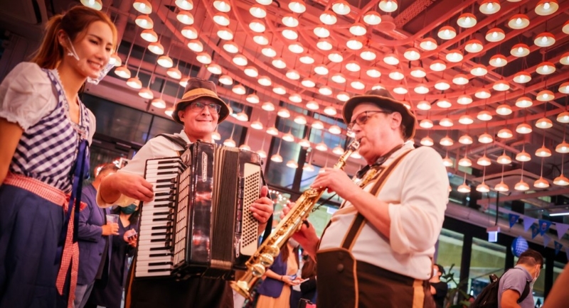 中环街市两大啤酒节活动将于9月28日起先后举行。 中环街市两大啤酒节活动将于9月28日起先后举行。