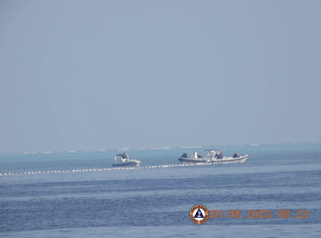 菲律宾当局表示，上星期五在黄岩岛水域一处浅滩附近发现有关浮动屏障。