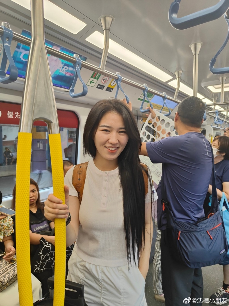 沈樵出狱后有来香港玩。