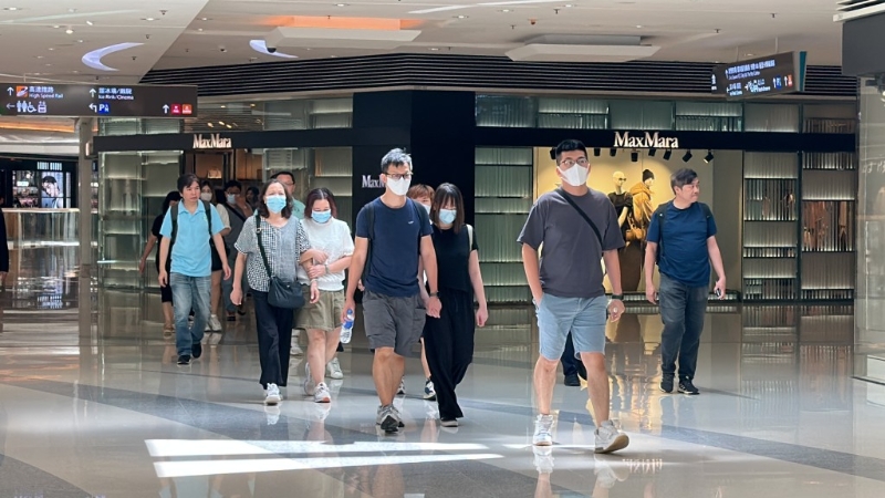 两名死者家属在工会代表陪同下与港铁代表会面