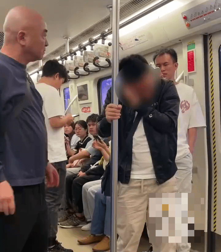 大叔被摸隐私部位 大叔被摸隐私部位