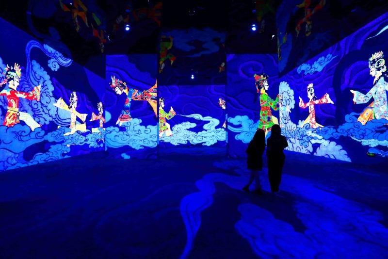 光影展是将三千多件的皮影珍品进行数码化处理及拍摄制作而成。 光影展是将三千多件的皮影珍品进行数码化处理及拍摄制作而成。