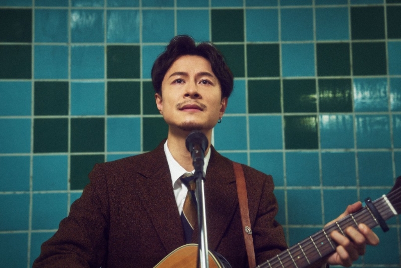 歌手陈健安出演坚持梦想的音乐人松冈克郎。 歌手陈健安出演坚持梦想的音乐人松冈克郎。