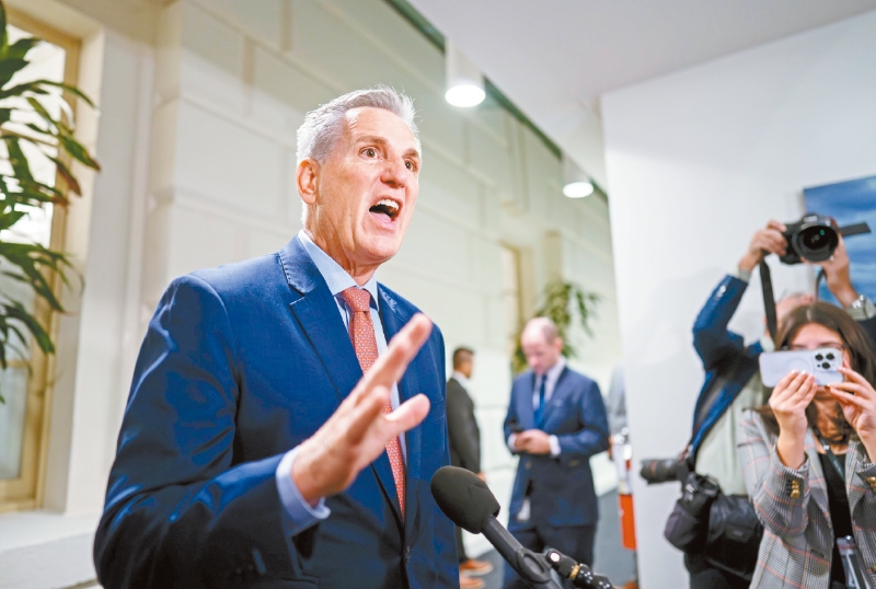 联邦政府停摆看来已成定局,众议院长麦卡钛表明,不会把参院民主、共和两党通过的临时开支方案提交众院审议。 联邦政府停摆看来已成定局,众议院长麦卡钛表明,不会把参院民主、共和两党通过的临时开支方案提交众院审议。