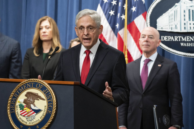 美国司法部长加兰召开记者会,宣布打击芬太尼贩运的最新措施。 美联社 美国司法部长加兰召开记者会,宣布打击芬太尼贩运的最新措施。 美联社