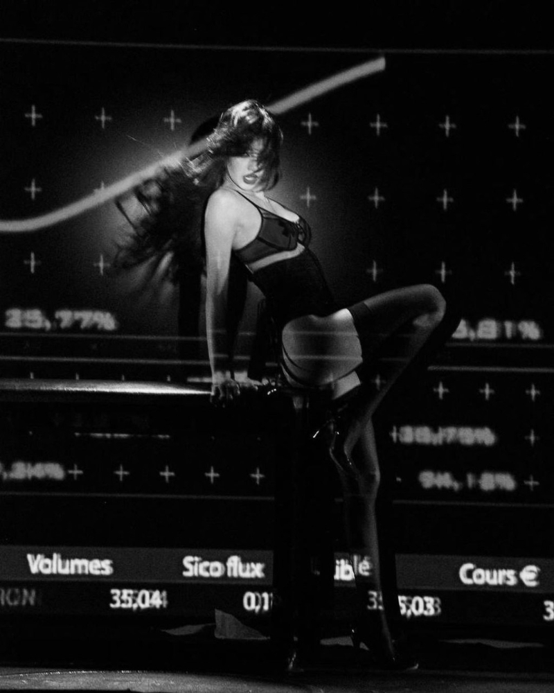 黑色bra加丝袜Look好吸睛! 黑色bra加丝袜Look好吸睛!