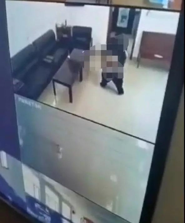 该书记在办公室和女干部上演激情画面被直播。