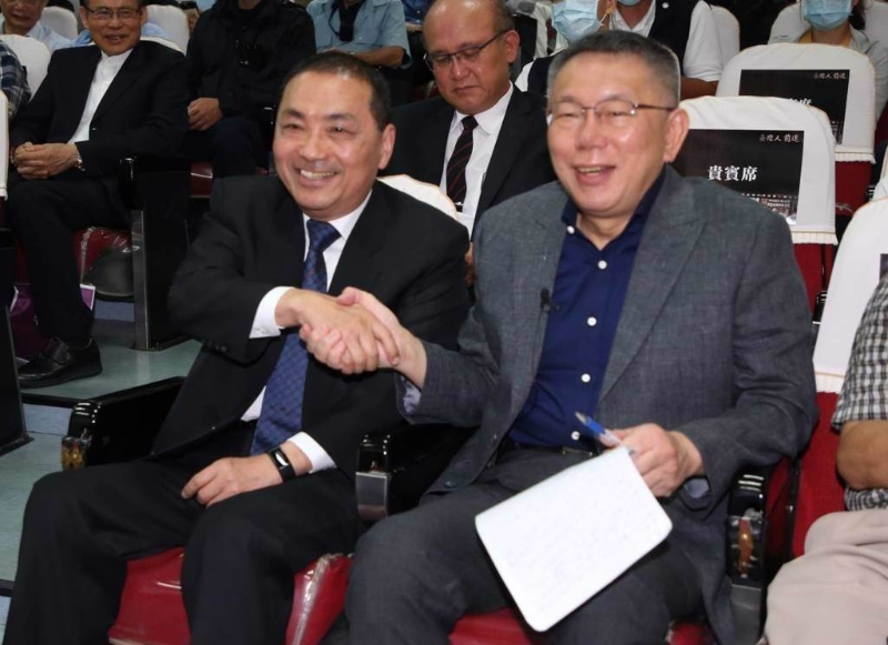 侯友宜（前左）和柯文哲（前右）