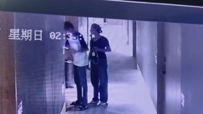 人妻爆老公与幼儿园园长开房,小三竟是识了10年好友,还指她没有能力管好自己丈夫。 人妻爆老公与幼儿园园长开房,小三竟是识了10年好友,还指她没有能力管好自己丈夫。