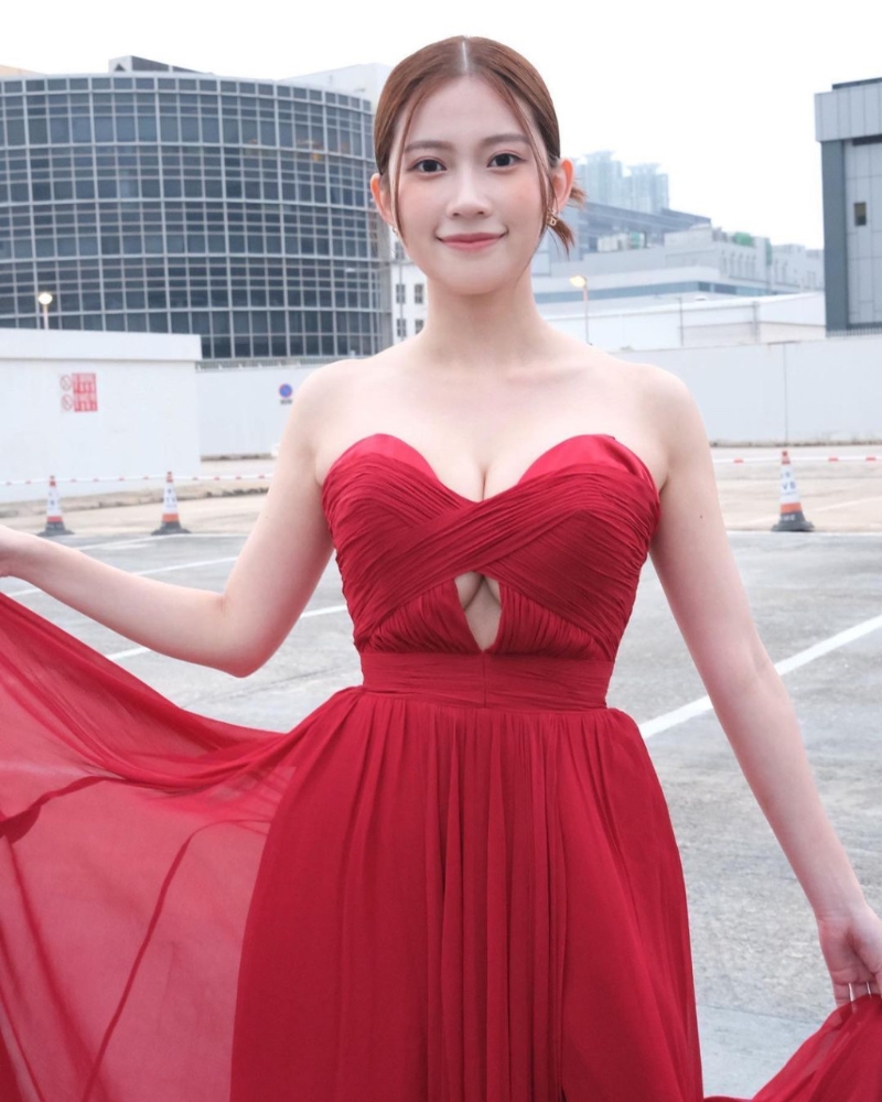 波波黄婧灵自封是出名的TVB智慧波