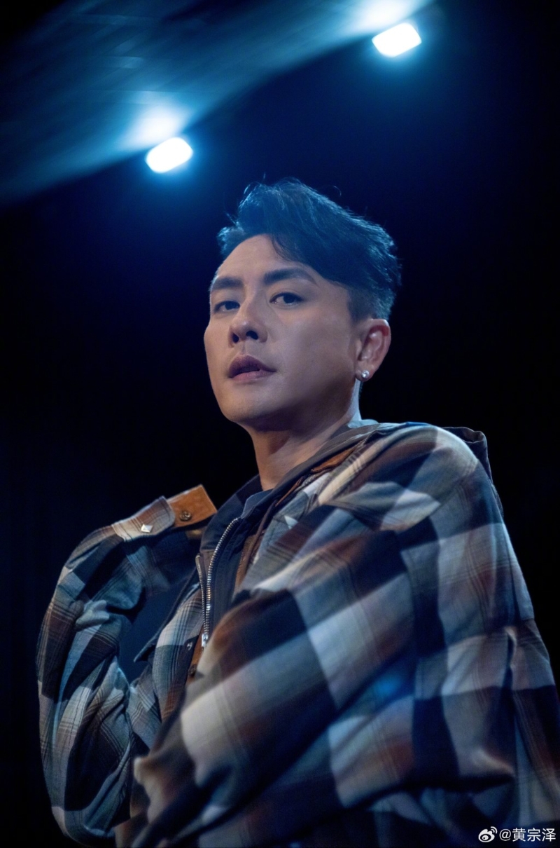 42岁的黄宗泽出道20年参演过多部经典剧集。 42岁的黄宗泽出道20年参演过多部经典剧集。