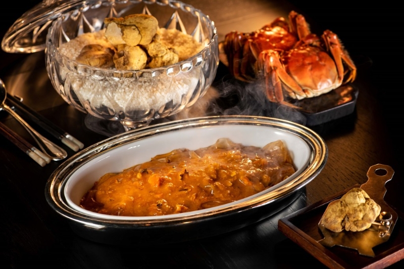 彤福轩贵气大闸蟹餐。