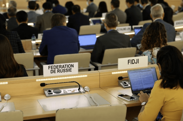 今年5月12日，在瑞士日内瓦举行的人权理事会关于乌克兰人权状况的特别会议上，被暂停成员资格的俄罗斯的座位上只见空座。