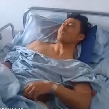 受访男子指武装分子仍依旧向他们开枪。 受访男子指武装分子仍依旧向他们开枪。