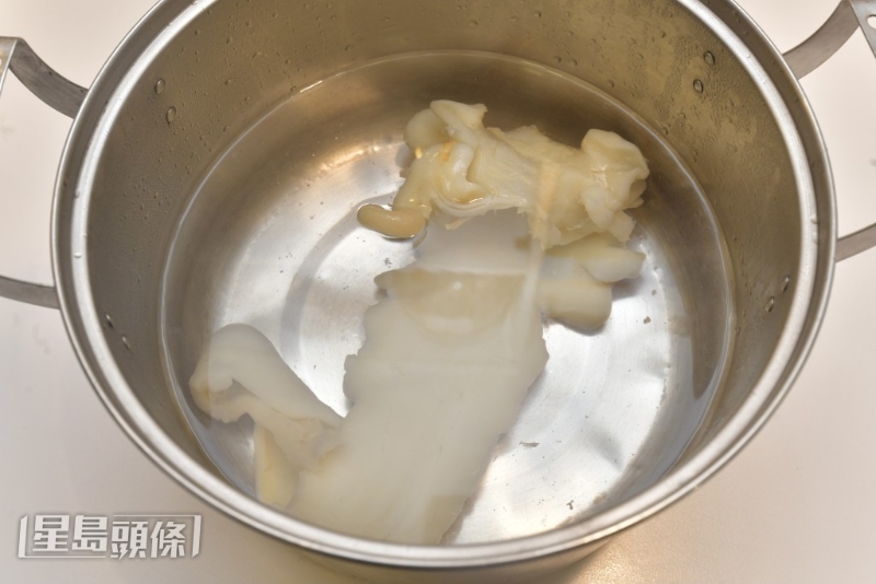 浸发须按部就班,以冷热水交替,才能彻底浸发。 浸发须按部就班,以冷热水交替,才能彻底浸发。