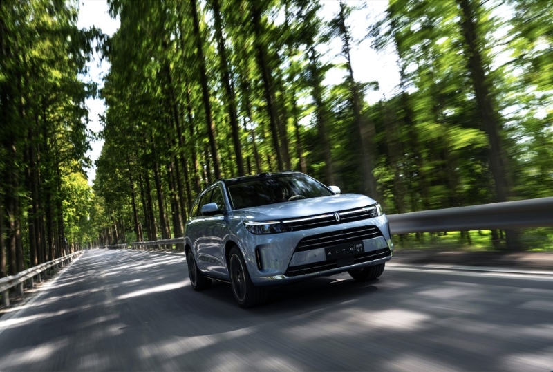 问界汽车乘着Mate 60潮流,在9月中发布属小改款的电动SUV问界新M7,同时下调售价。 问界汽车乘着Mate 60潮流,在9月中发布属小改款的电动SUV问界新M7,同时下调售价。