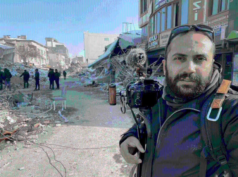 以色列周五(13日)继续向黎巴嫩南部边界发动猛列轰炸,期间击中一辆载着媒体工作者的车辆,《路透社》摄影师阿卜杜拉不幸丧生。 以色列周五(13日)继续向黎巴嫩南部边界发动猛列轰炸,期间击中一辆载着媒体工作者的车辆,《路透社》摄影师阿卜杜拉不幸丧生。