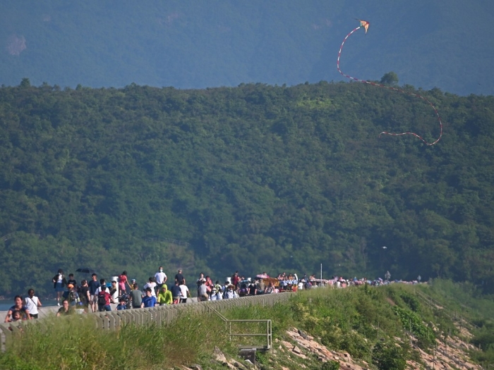 大美督的船湾淡水湖主坝,也是观星好去处。 大美督的船湾淡水湖主坝,也是观星好去处。