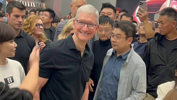 苹果CEO库克访成都快闪苹果店。