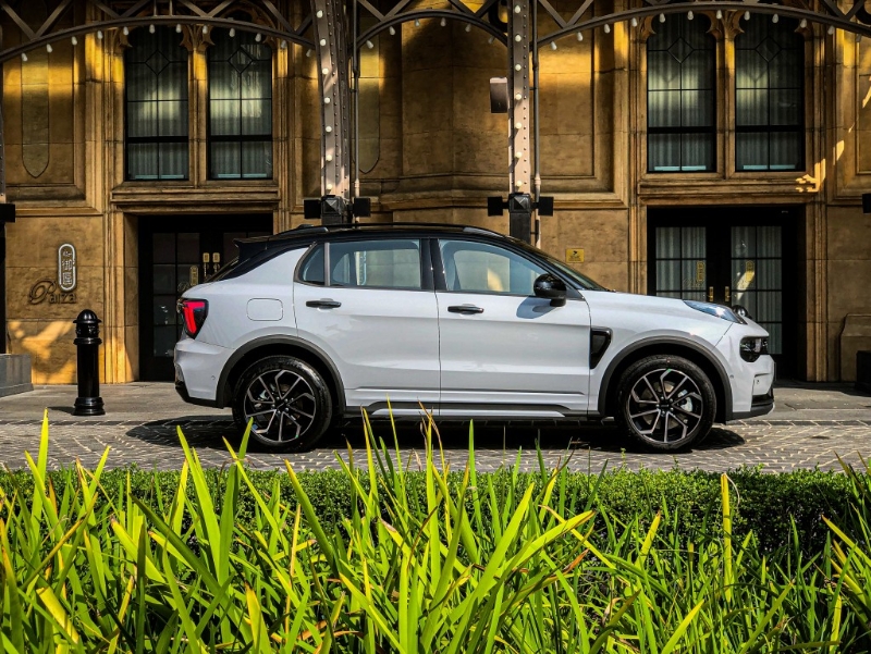 Two Tone双色车身搭配旋风式合金轮铃，由外展现都市对立美学设计。