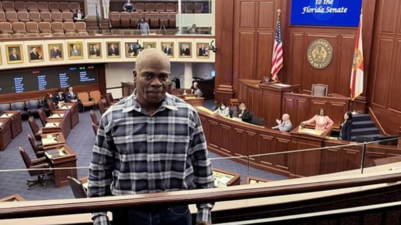 居尔8月才获得冤狱补偿金，10月中却遭警察击毙。美联社