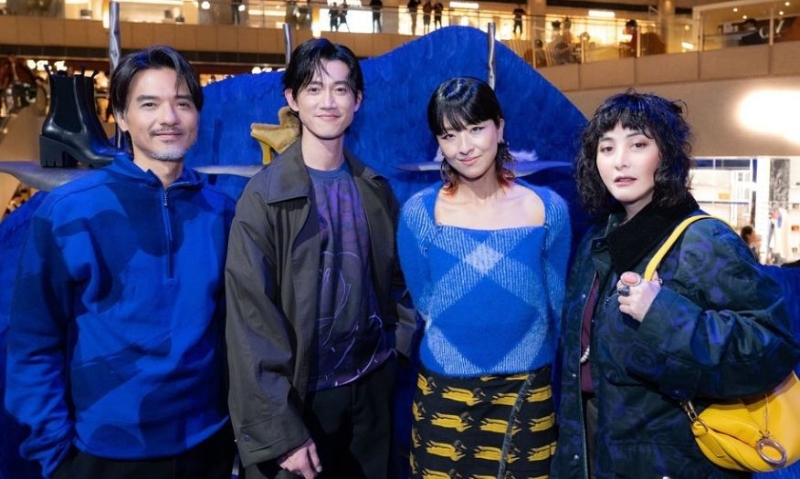 相反何超仪(右起)则有分享与徐濠萦、吴慷仁及冯德伦的合影。 相反何超仪(右起)则有分享与徐濠萦、吴慷仁及冯德伦的合影。