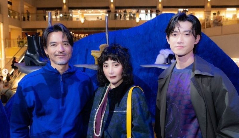 另一张则没有徐濠萦。 另一张则没有徐濠萦。