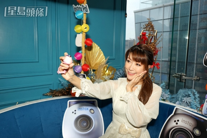 超广角镜头加上机身迷你，基本任何角度都可灵活取或自拍。