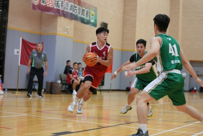 两地消防救护健儿进行篮球赛。