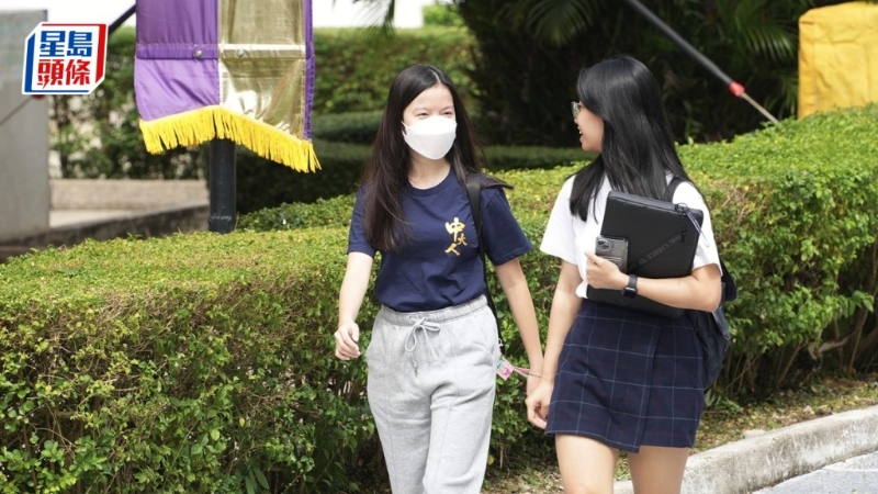 施政报告公布,八大非本地生资助学额倍增至四成。 施政报告公布,八大非本地生资助学额倍增至四成。